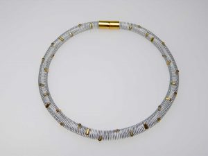 Kette Zugfeder - Goldröhrchen-Mechthild von Klipstein